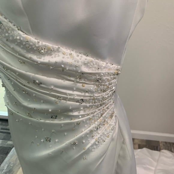 🚫SOLD🚫Moonlight Wedding Dress Size 10 White with Ruching Front - Picture 4 of 13
